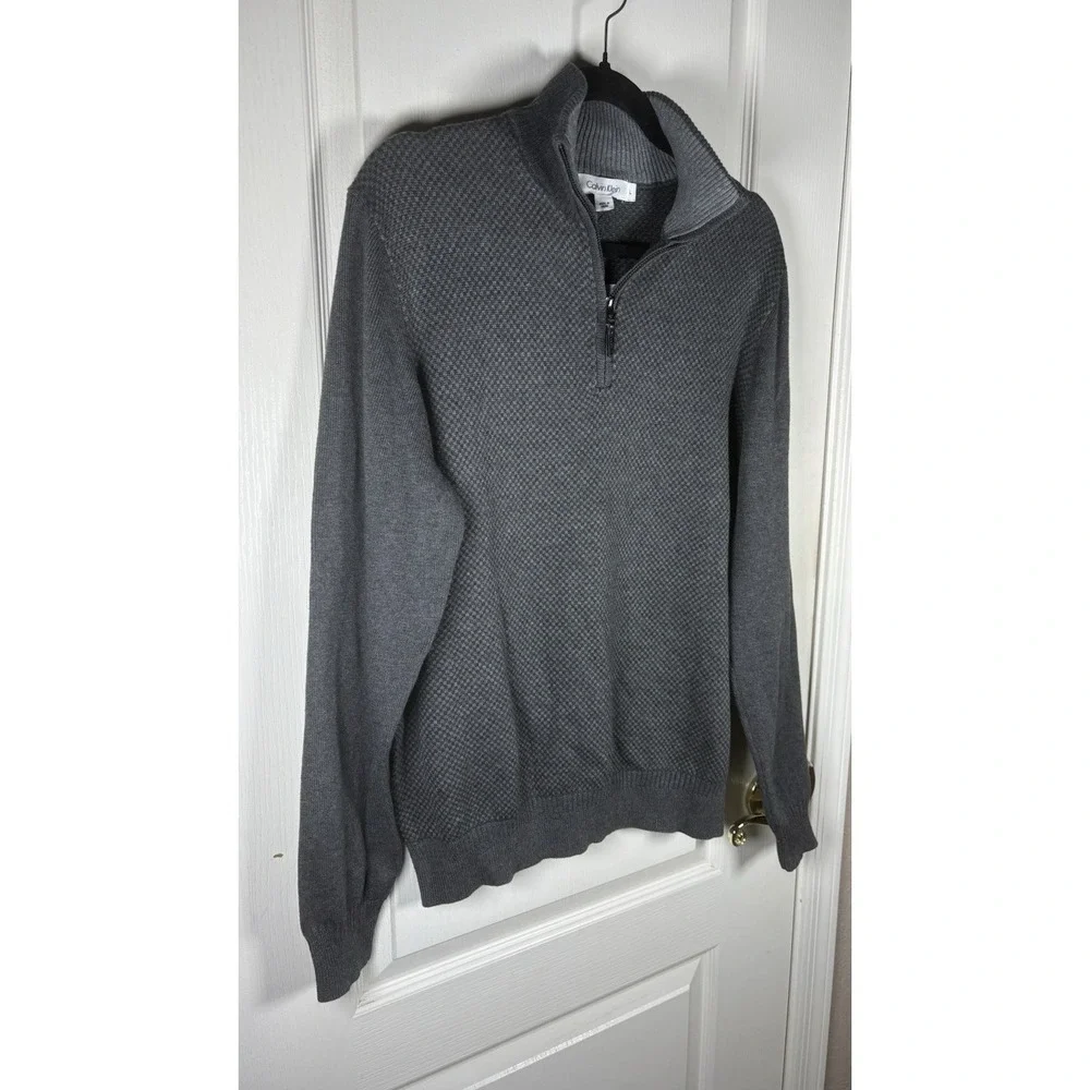 Calvin Klein Men's Large Gray Quarter‑Zip Pullover – Long Sleeve, Modern Minimal